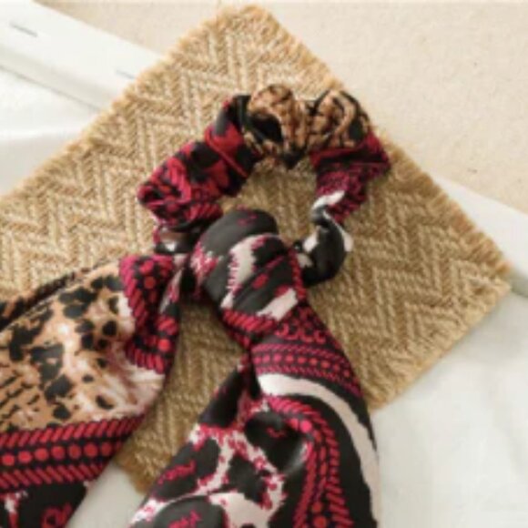 NWT Marta Scrunchie Bow Red Snake Print Hair Tie - Picture 2 of 5